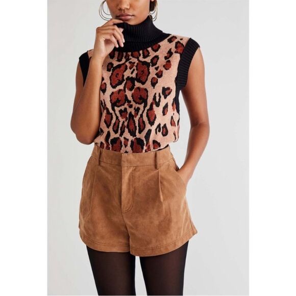 NWTGS FREE PEOPLE Roma Vegan Suede Shorts / Mocha - Picture 3 of 12